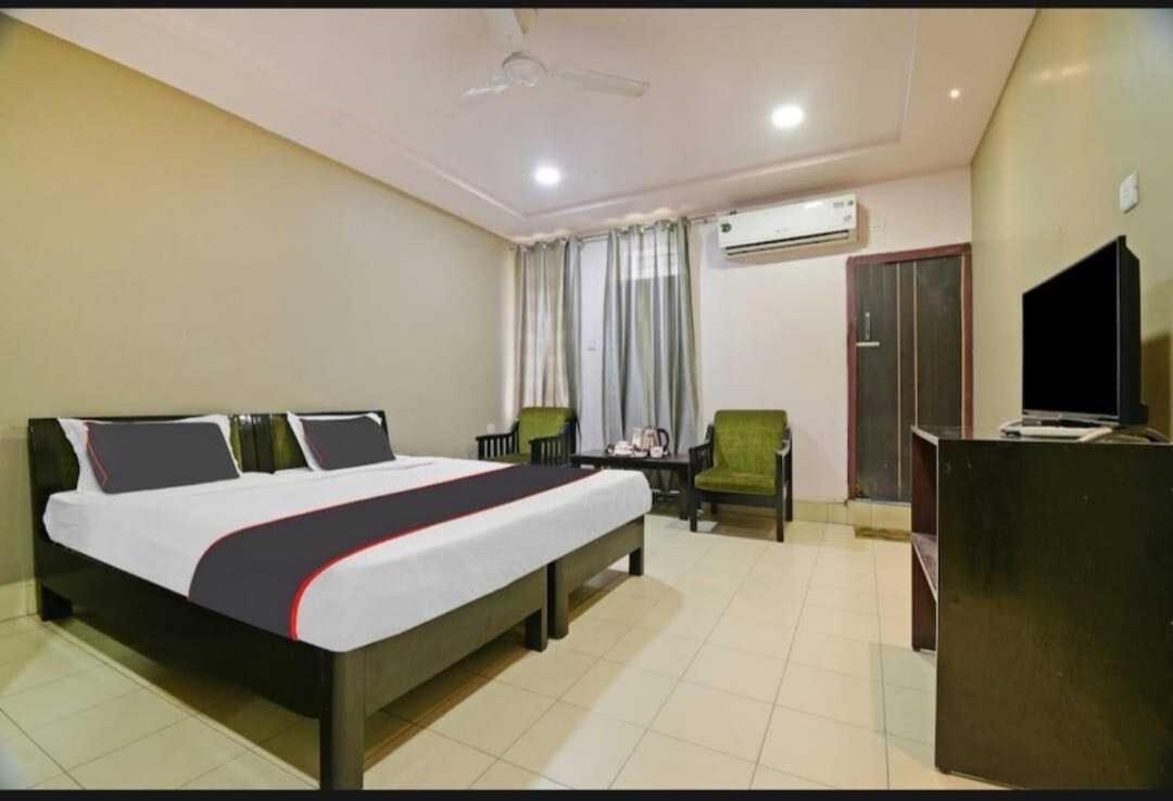 Collection O Megha Resort Jorhat Luaran gambar