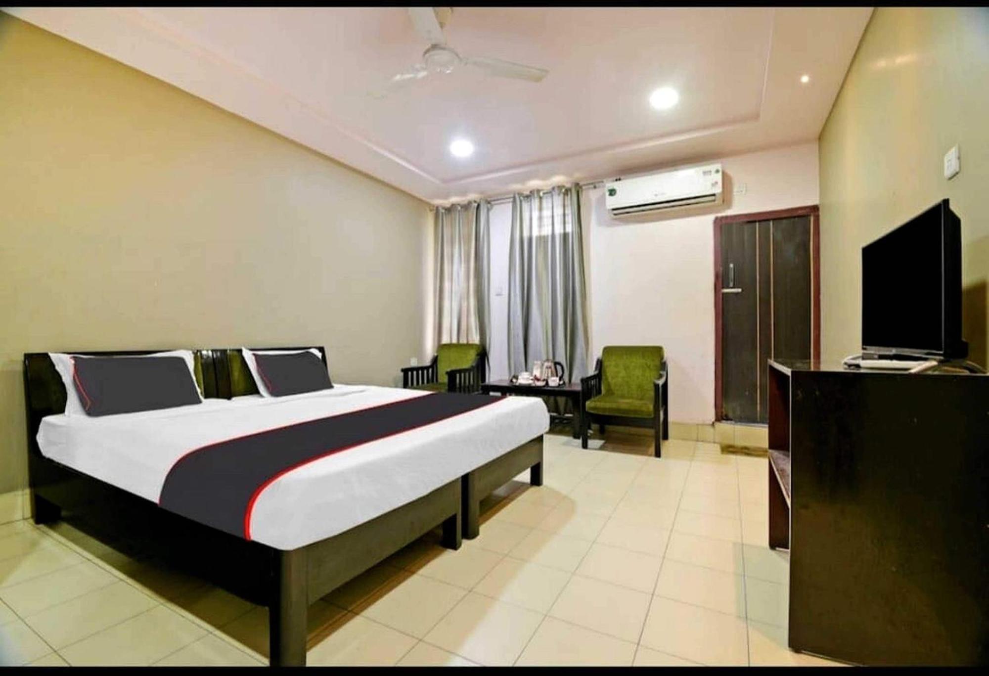 Collection O Megha Resort Jorhat Luaran gambar