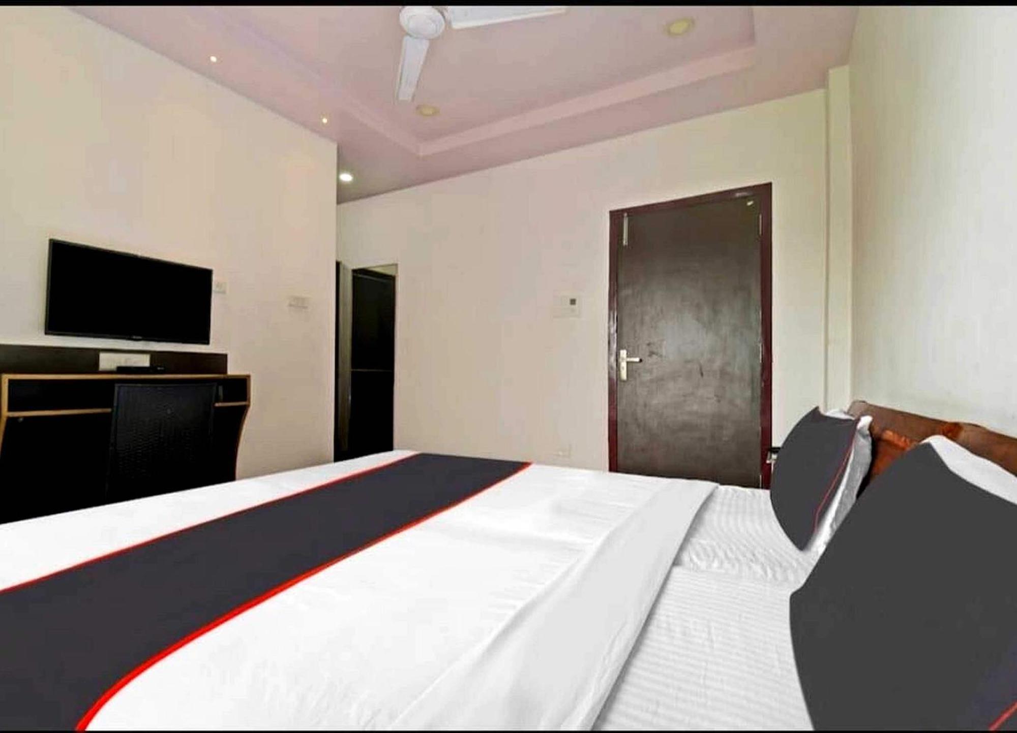 Collection O Megha Resort Jorhat Luaran gambar