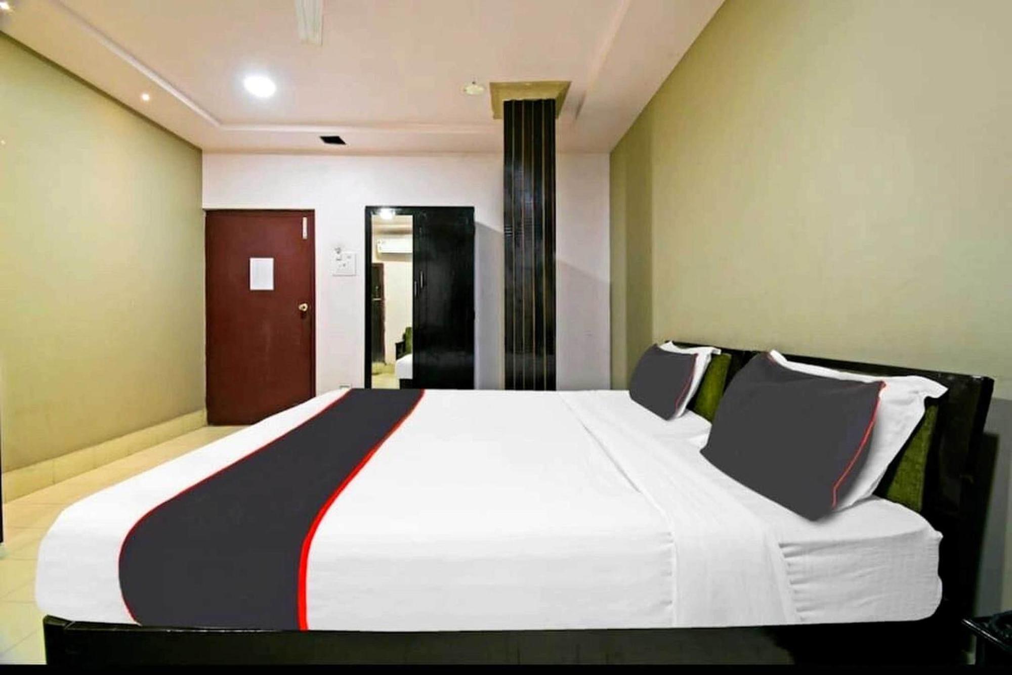 Collection O Megha Resort Jorhat Luaran gambar