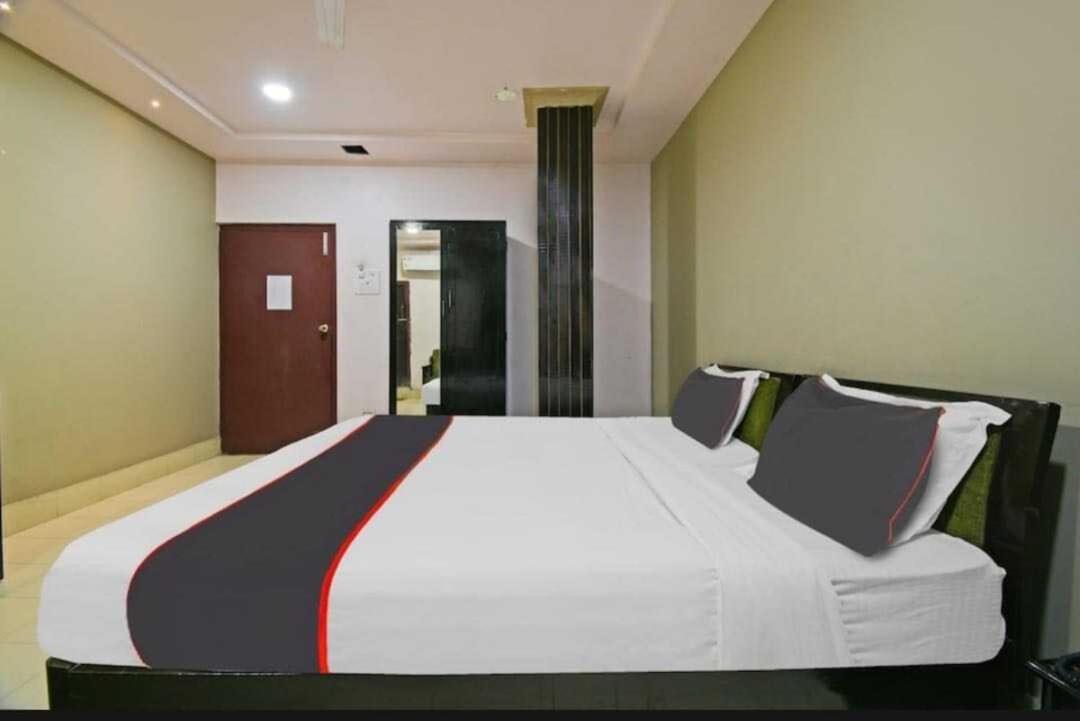 Collection O Megha Resort Jorhat Luaran gambar