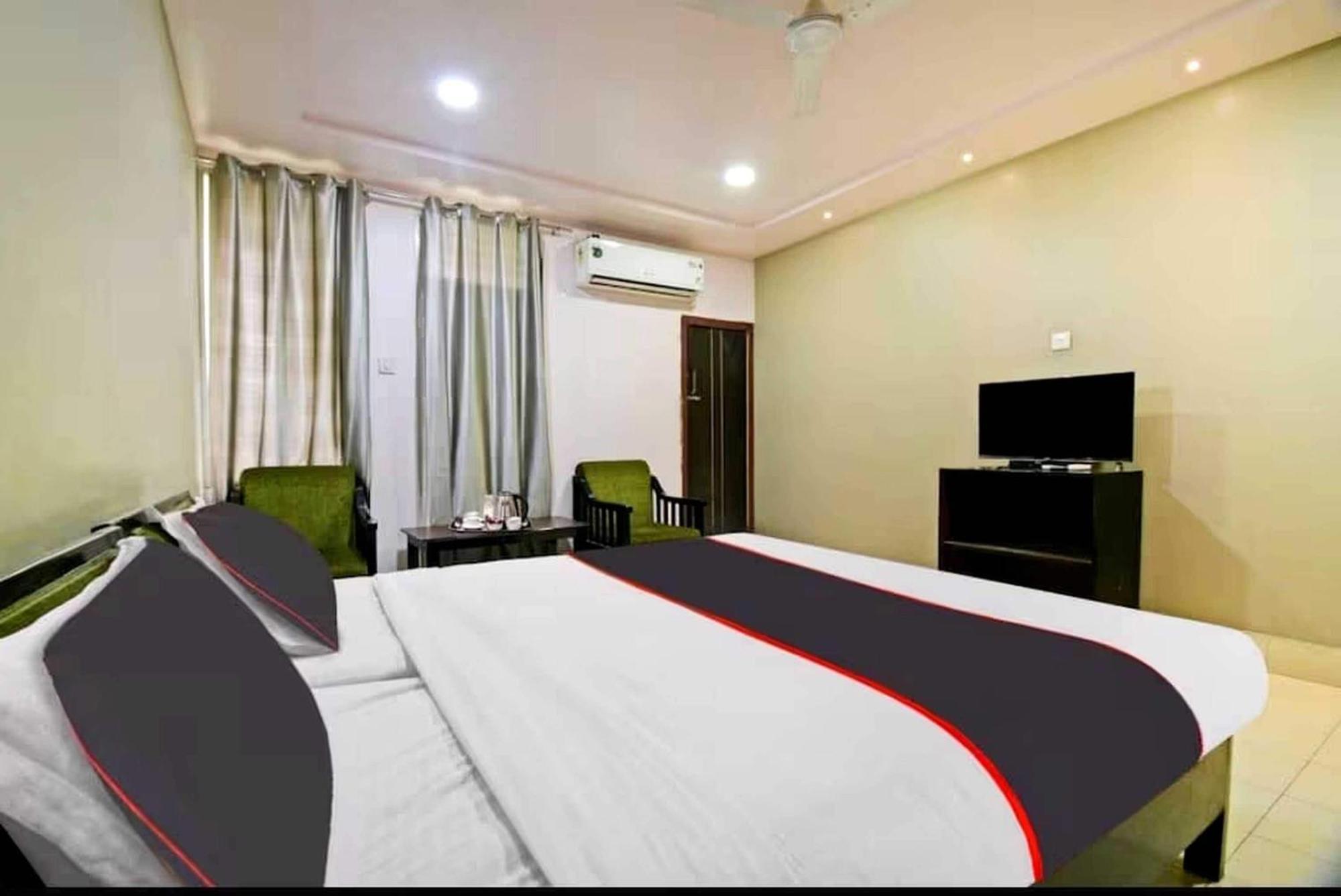 Collection O Megha Resort Jorhat Luaran gambar