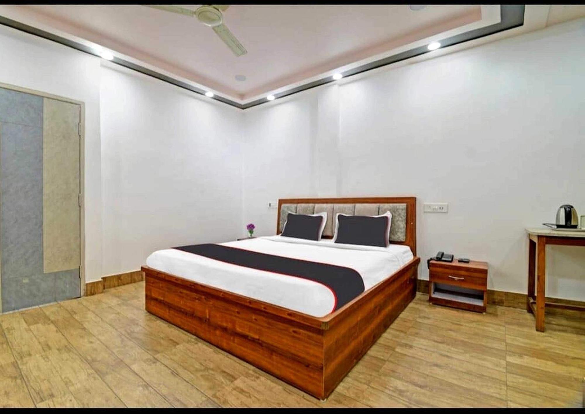 Collection O Megha Resort Jorhat Luaran gambar