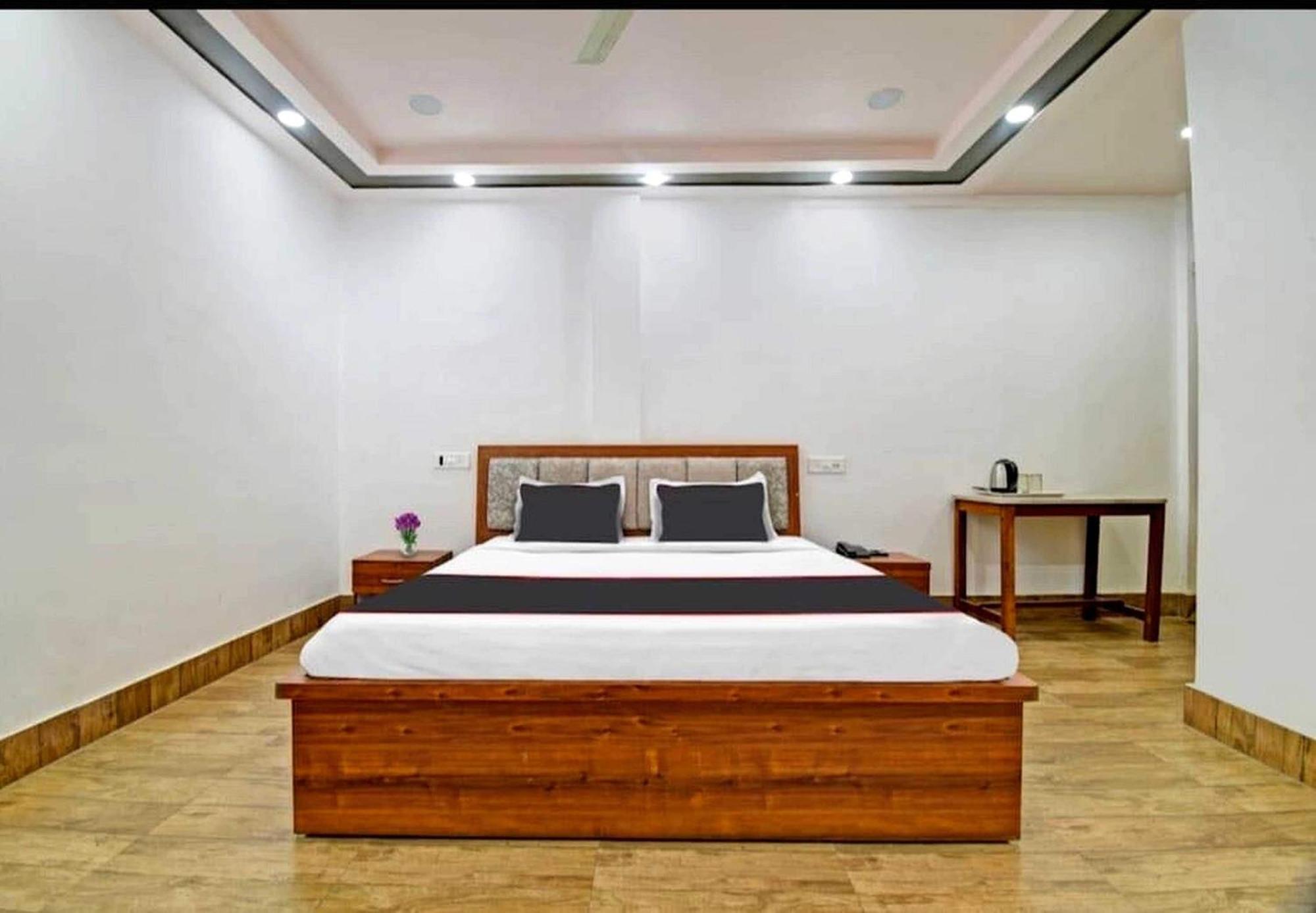 Collection O Megha Resort Jorhat Luaran gambar