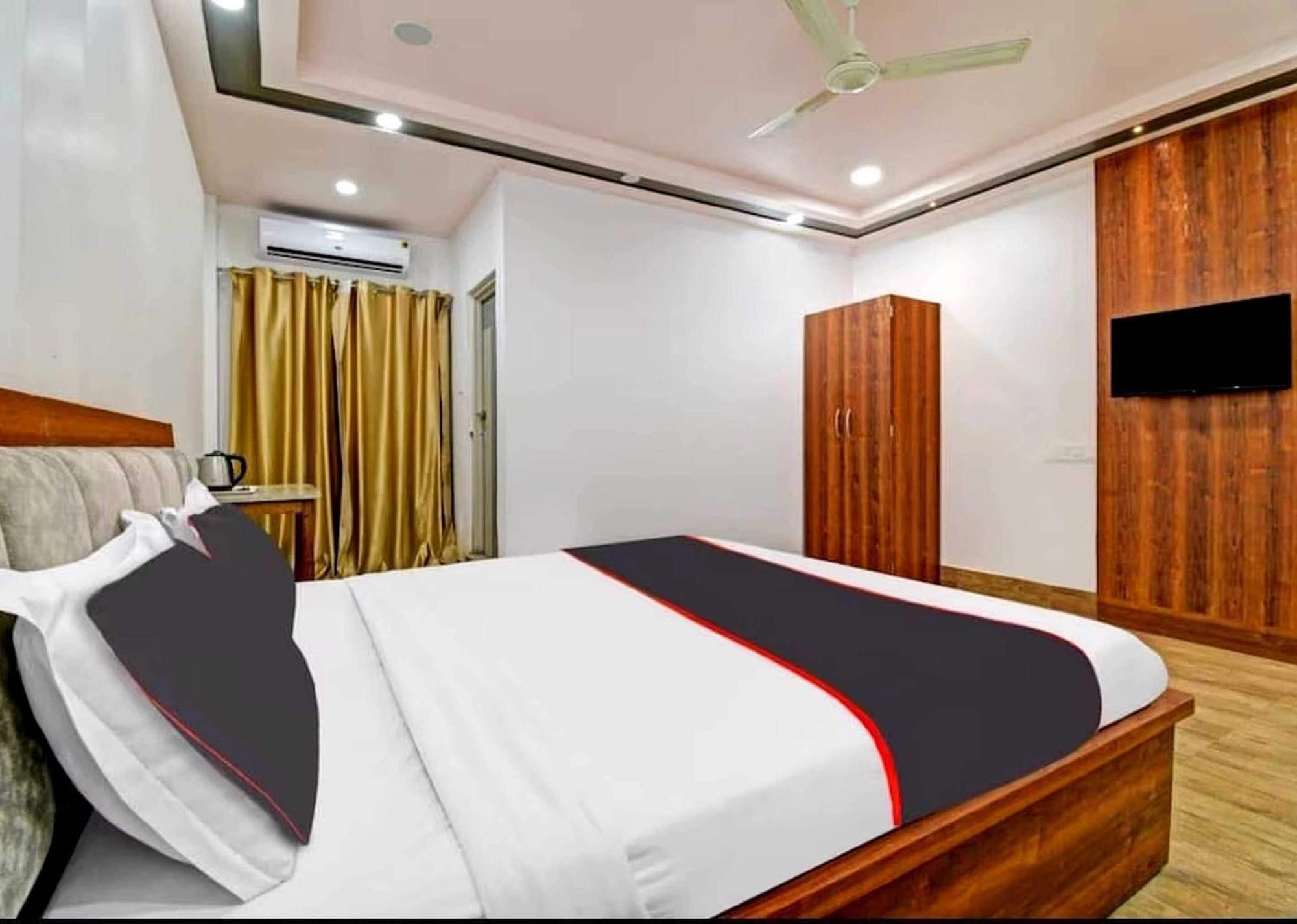 Collection O Megha Resort Jorhat Luaran gambar
