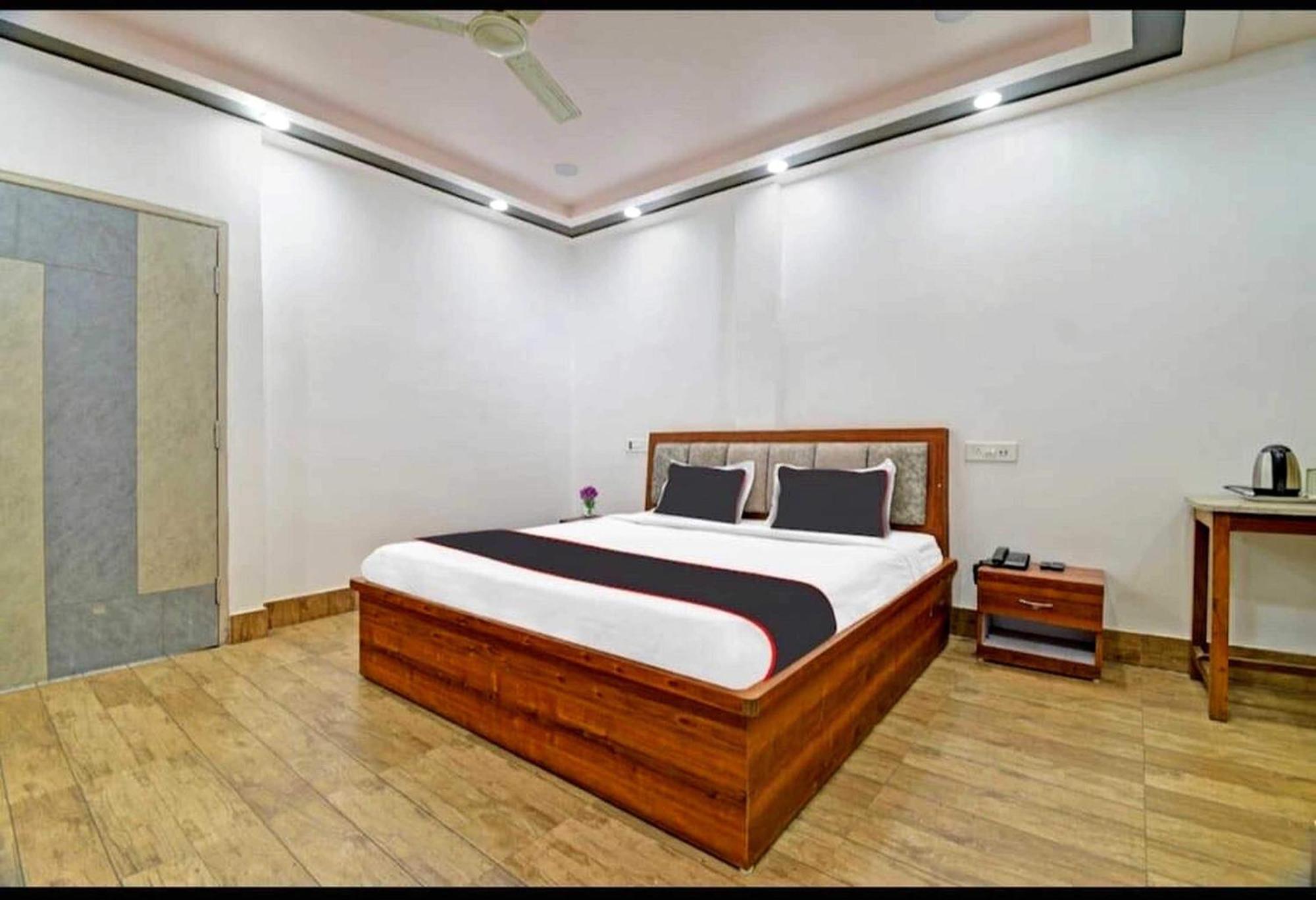 Collection O Megha Resort Jorhat Luaran gambar