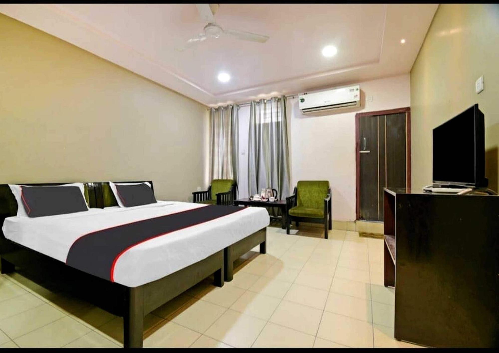 Collection O Megha Resort Jorhat Luaran gambar