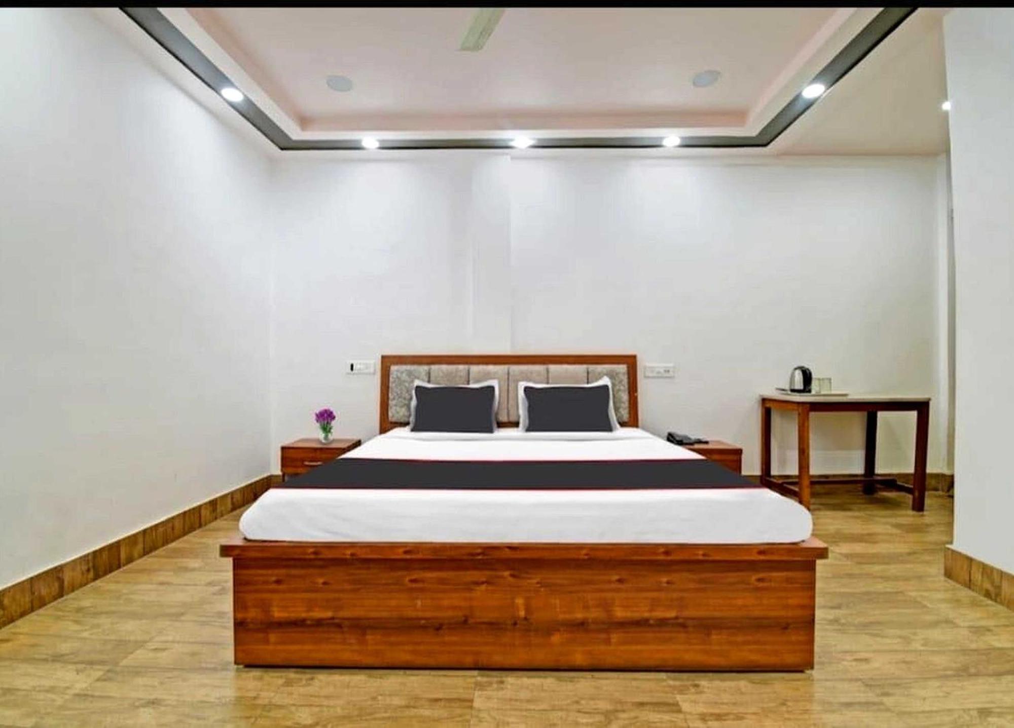 Collection O Megha Resort Jorhat Luaran gambar