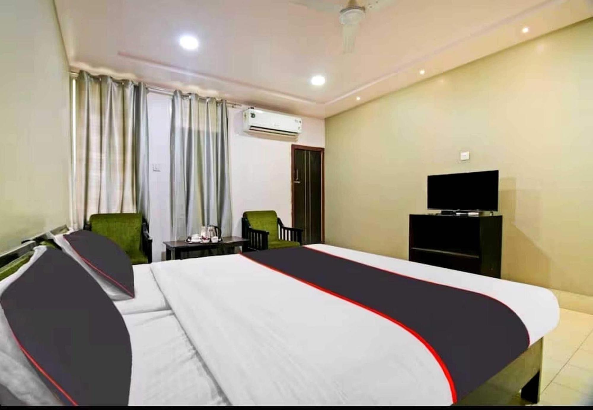 Collection O Megha Resort Jorhat Luaran gambar