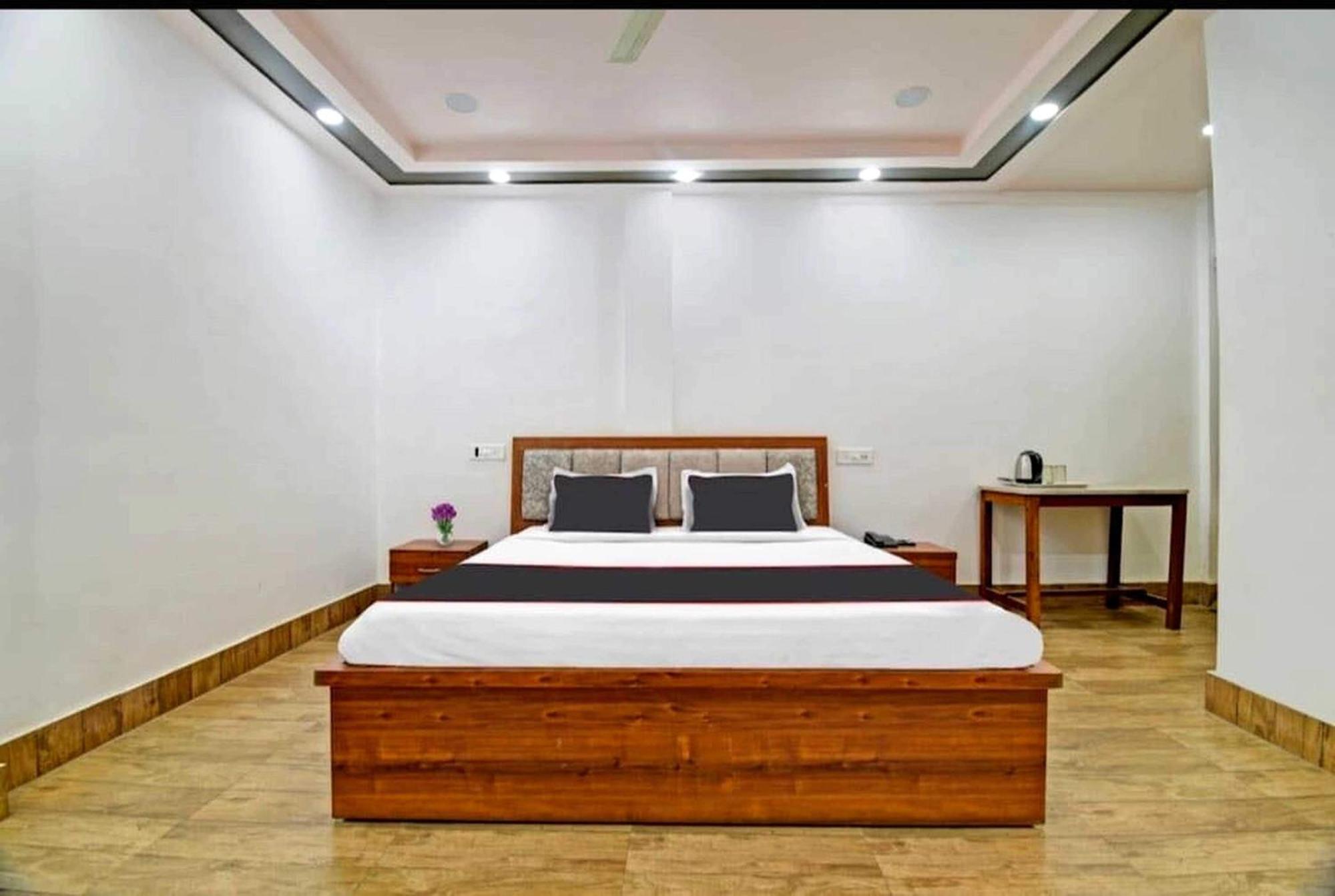 Collection O Megha Resort Jorhat Luaran gambar
