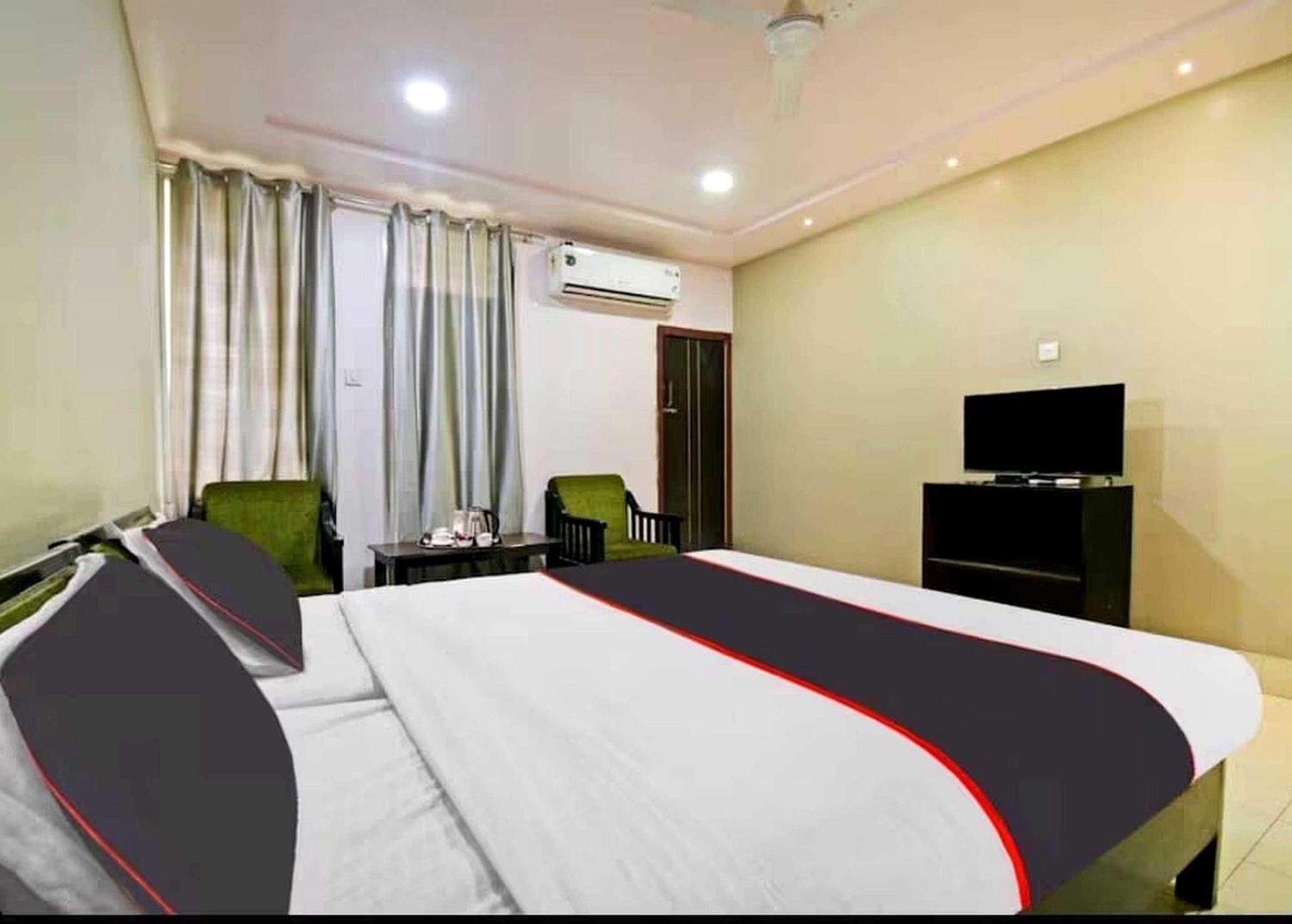 Collection O Megha Resort Jorhat Luaran gambar