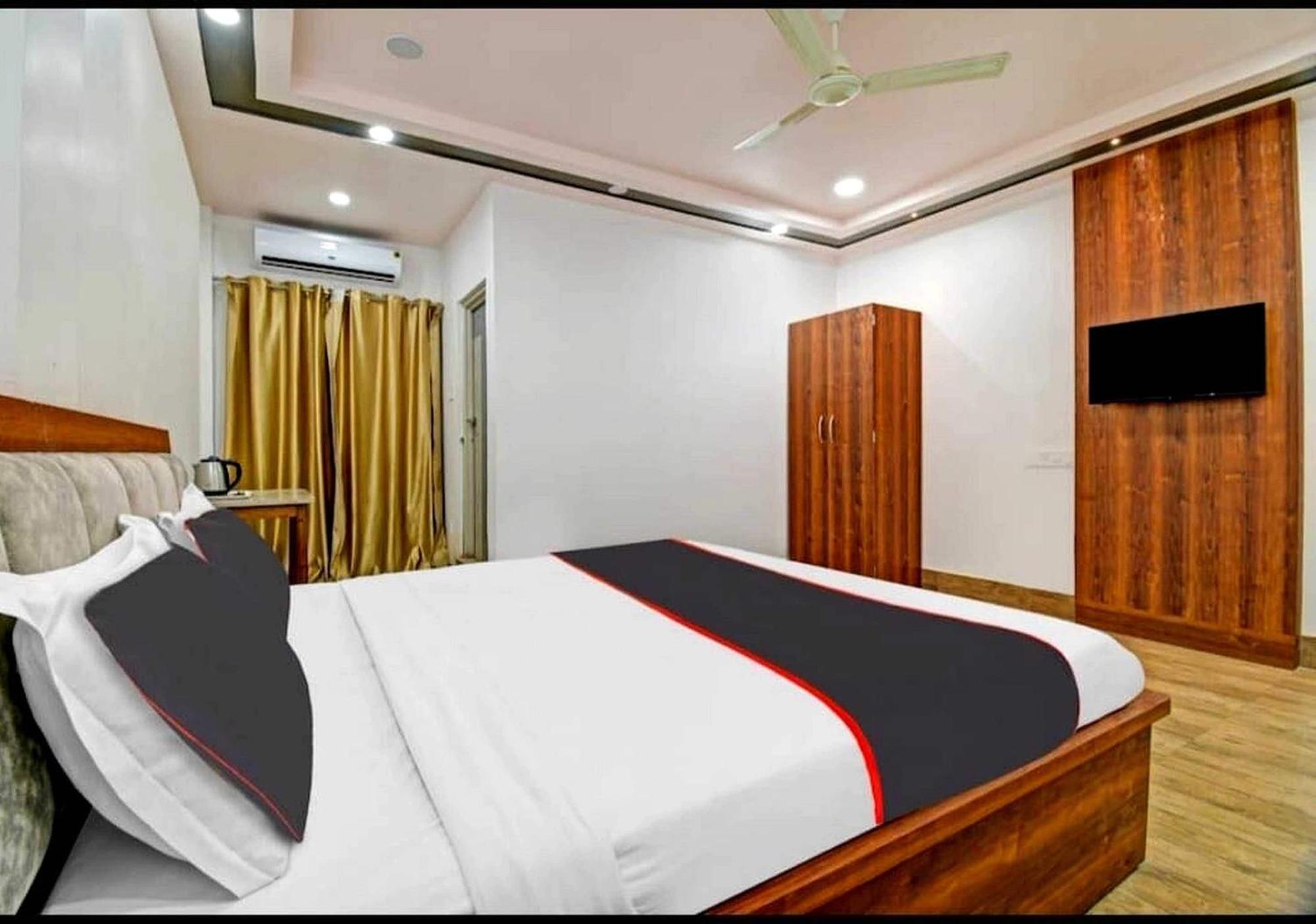 Collection O Megha Resort Jorhat Luaran gambar