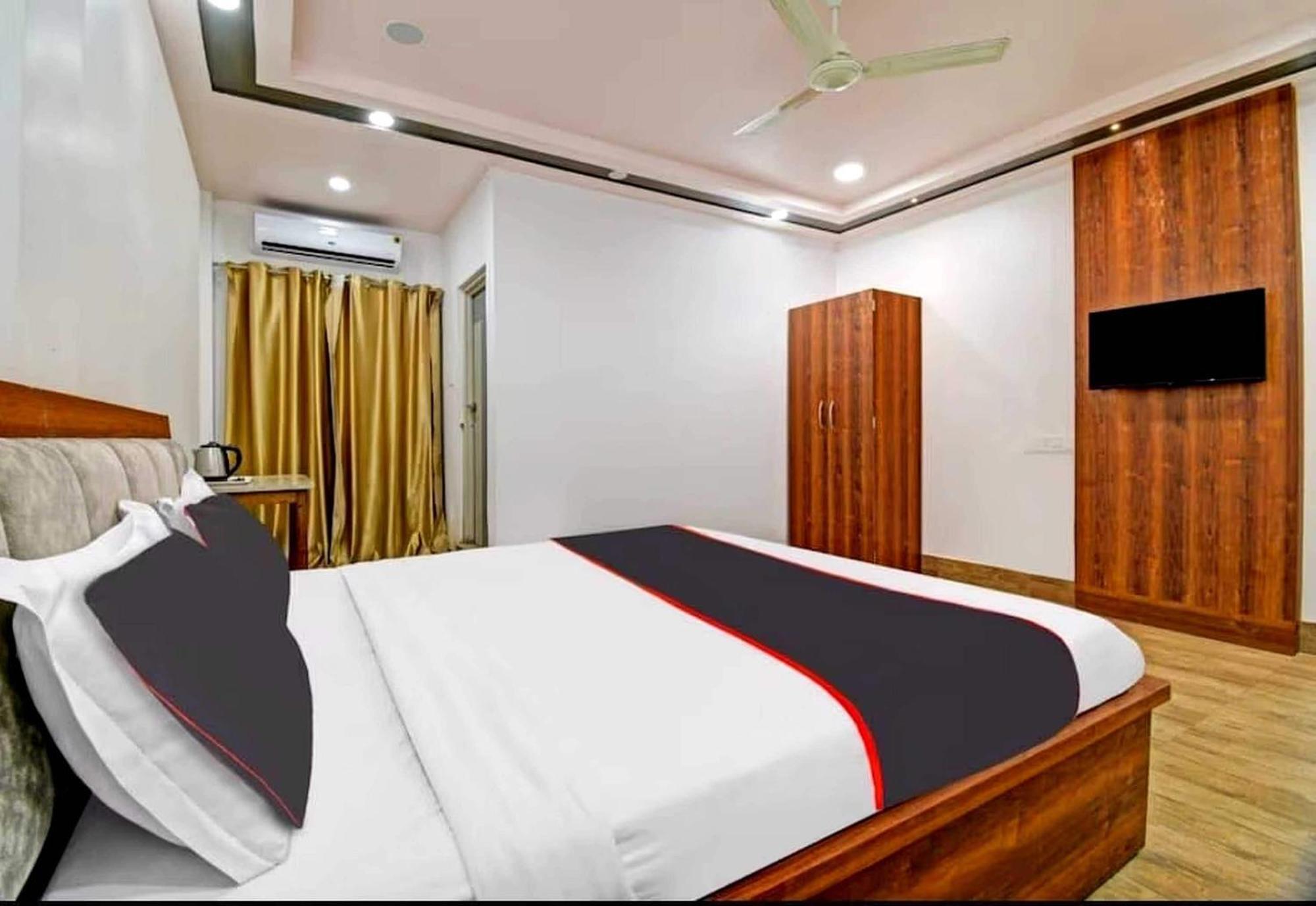 Collection O Megha Resort Jorhat Luaran gambar