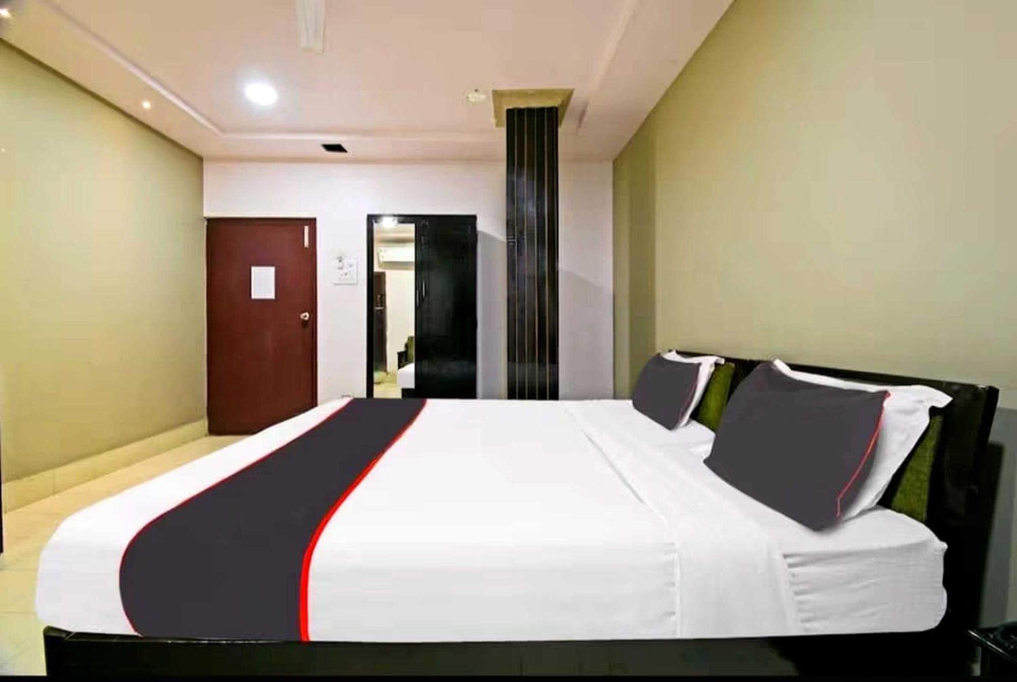 Collection O Megha Resort Jorhat Luaran gambar